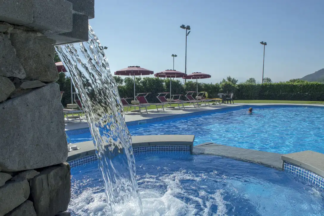 Piscina del Park Hotel La Pineta Piscina esterna del Park Hotel La Pineta a Mulazzo