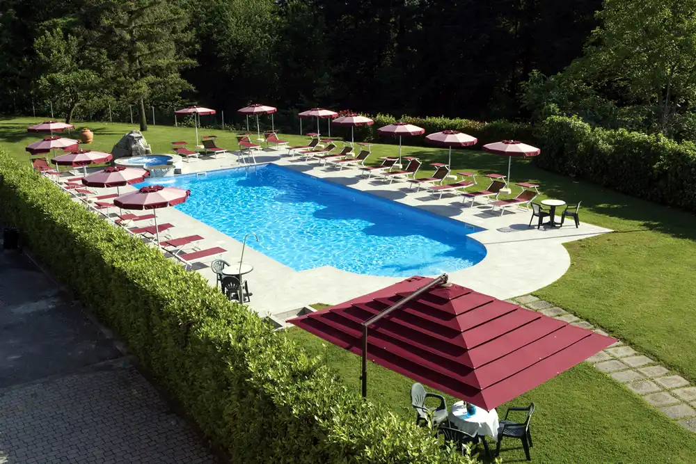 Piscina del Park Hotel La Pineta Piscina esterna del Park Hotel La Pineta a Mulazzo