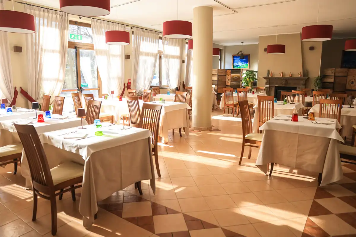 Ristorante Da Giovanni Sala del ristorante Da Giovanni al Park Hotel La Pineta