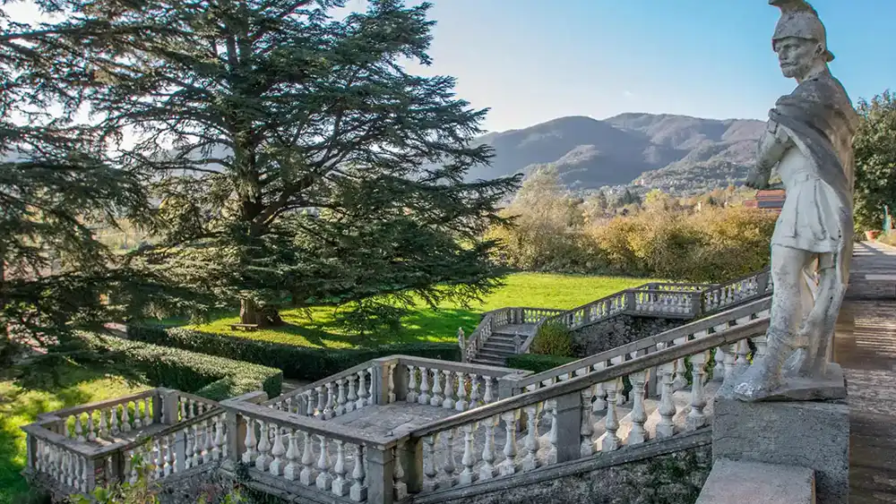 Villa Dosi Pontremoli View of the garden of Villa Dosi in Pontremoli
