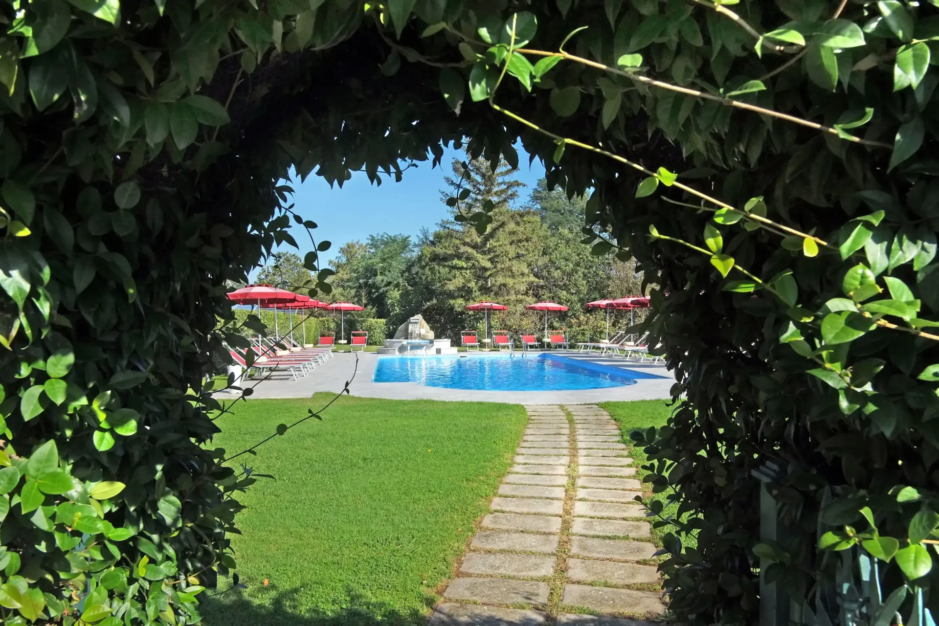 Piscina del Park Hotel La Pineta Piscina esterna del Park Hotel La Pineta a Mulazzo