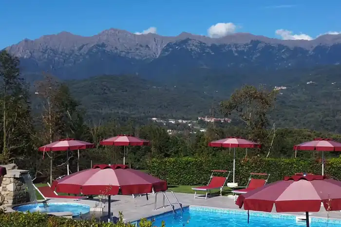 Piscina del Park Hotel La Pineta Piscina esterna del Park Hotel La Pineta a Mulazzo
